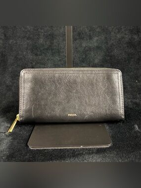 Fossil Logan Black Leather Zip Around Clutch Wallet SL7831